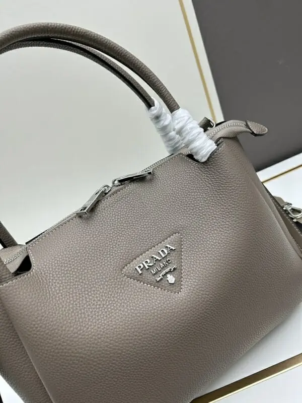 prada aaa qualite sac a main  pour femme s_12105723